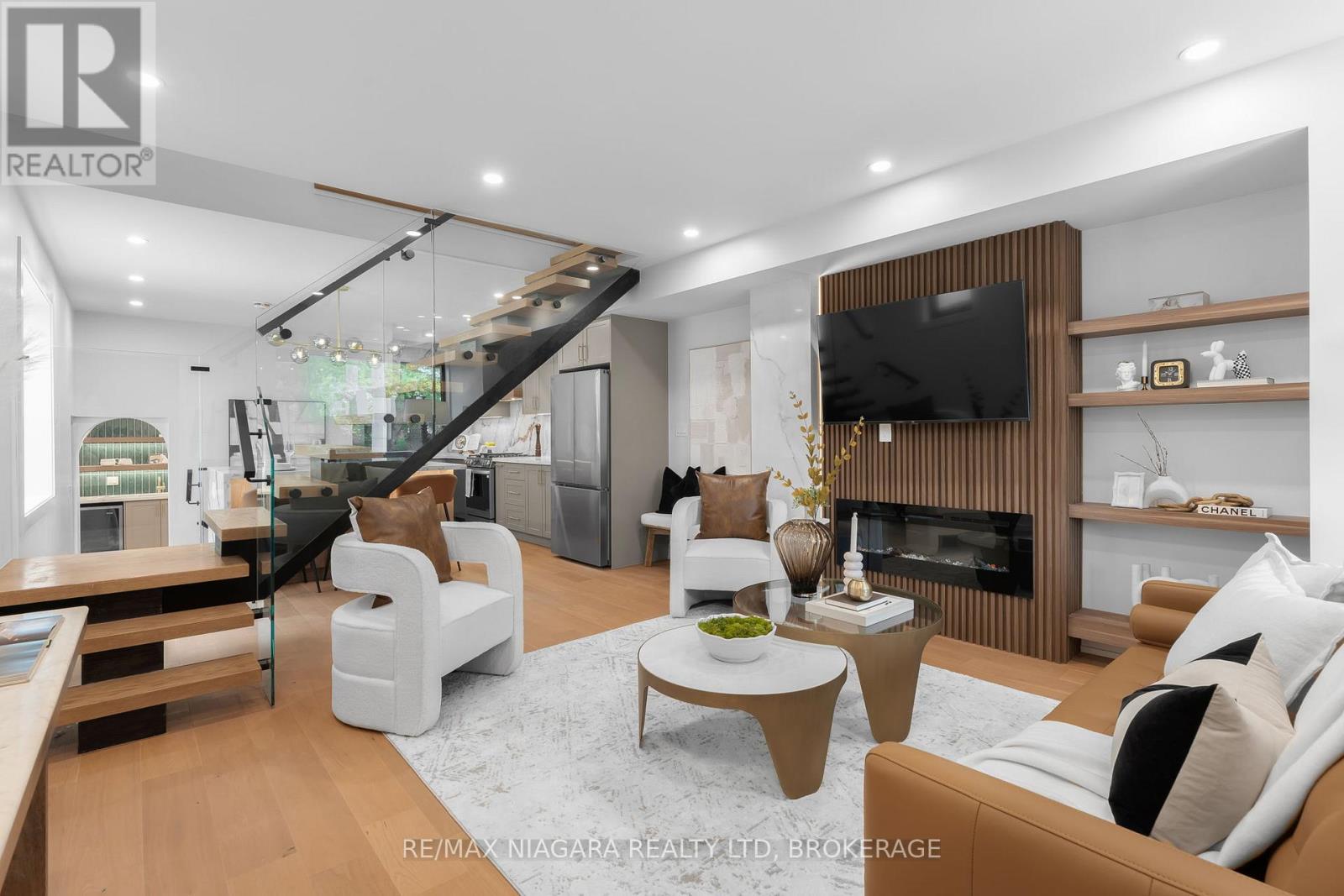 853 Sammon Avenue, Toronto, Ontario  M4C 2E9 - Photo 5 - E12568972