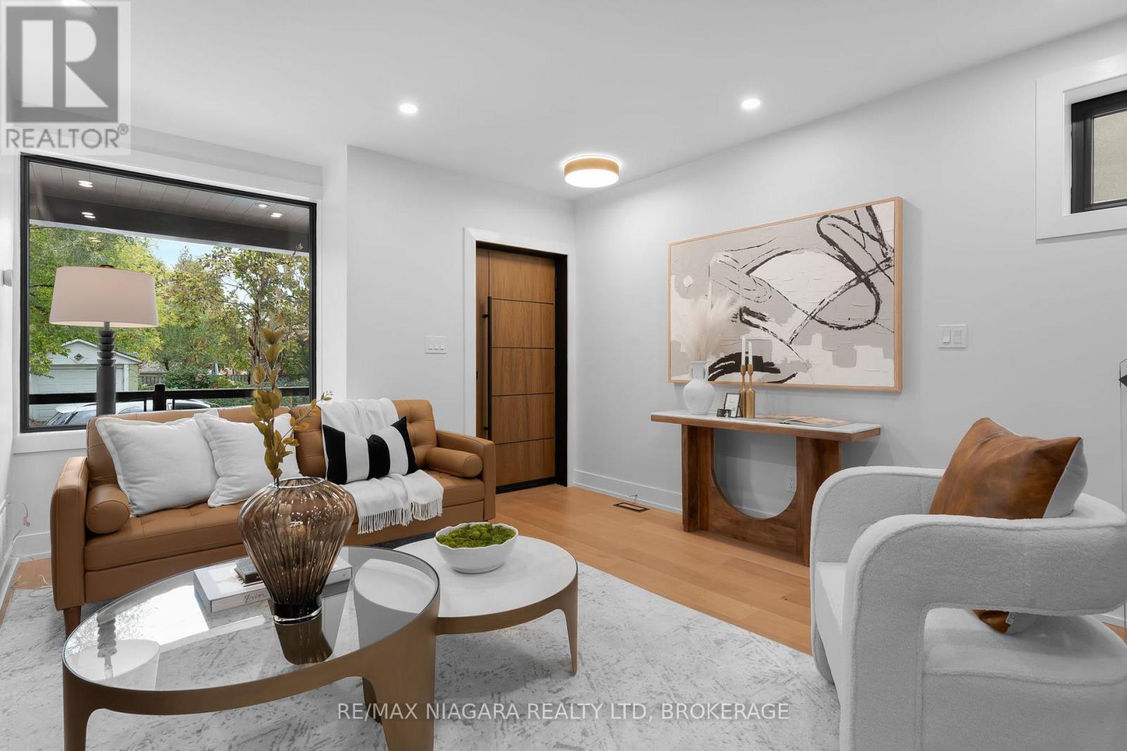 853 Sammon Avenue, Toronto, Ontario  M4C 2E9 - Photo 8 - E12568972