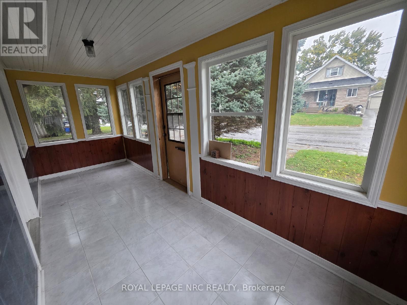 6414 Taylor Street, Niagara Falls, Ontario  L2G 2G1 - Photo 2 - X12568978