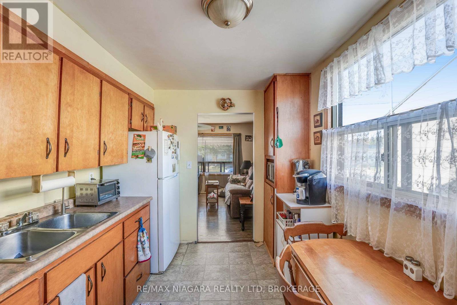 50 Haig Street, St. Catharines, Ontario  L2R 6K9 - Photo 8 - X12569340