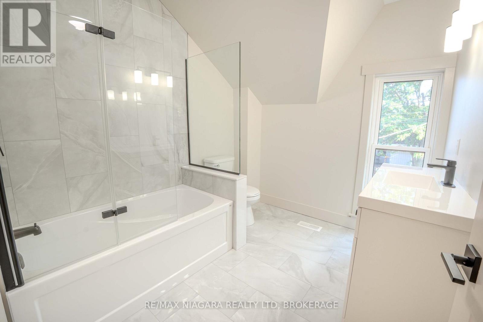 6 Almond Street, St. Catharines, Ontario  L2T 1E7 - Photo 14 - X12569372