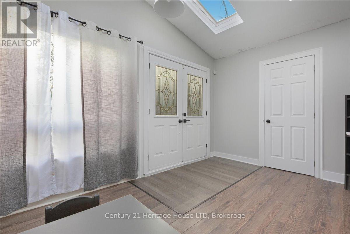 4 Cross Street, St. Catharines, Ontario  L2R 2W5 - Photo 11 - X12569548