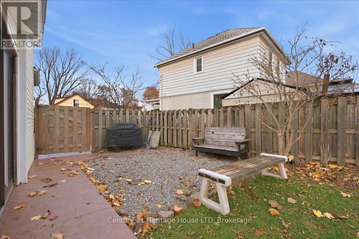 4 Cross Street, St. Catharines, Ontario  L2R 2W5 - Photo 22 - X12569548