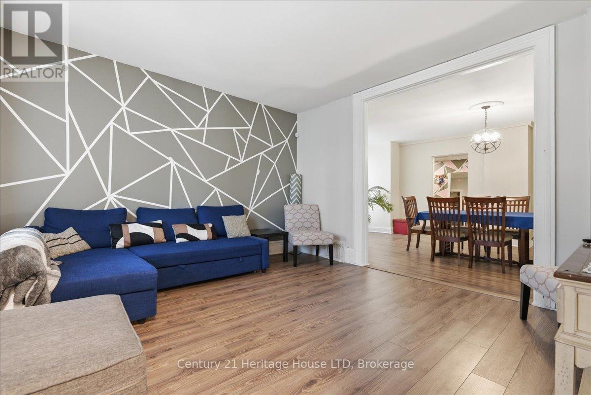 4 Cross Street, St. Catharines, Ontario  L2R 2W5 - Photo 4 - X12569548