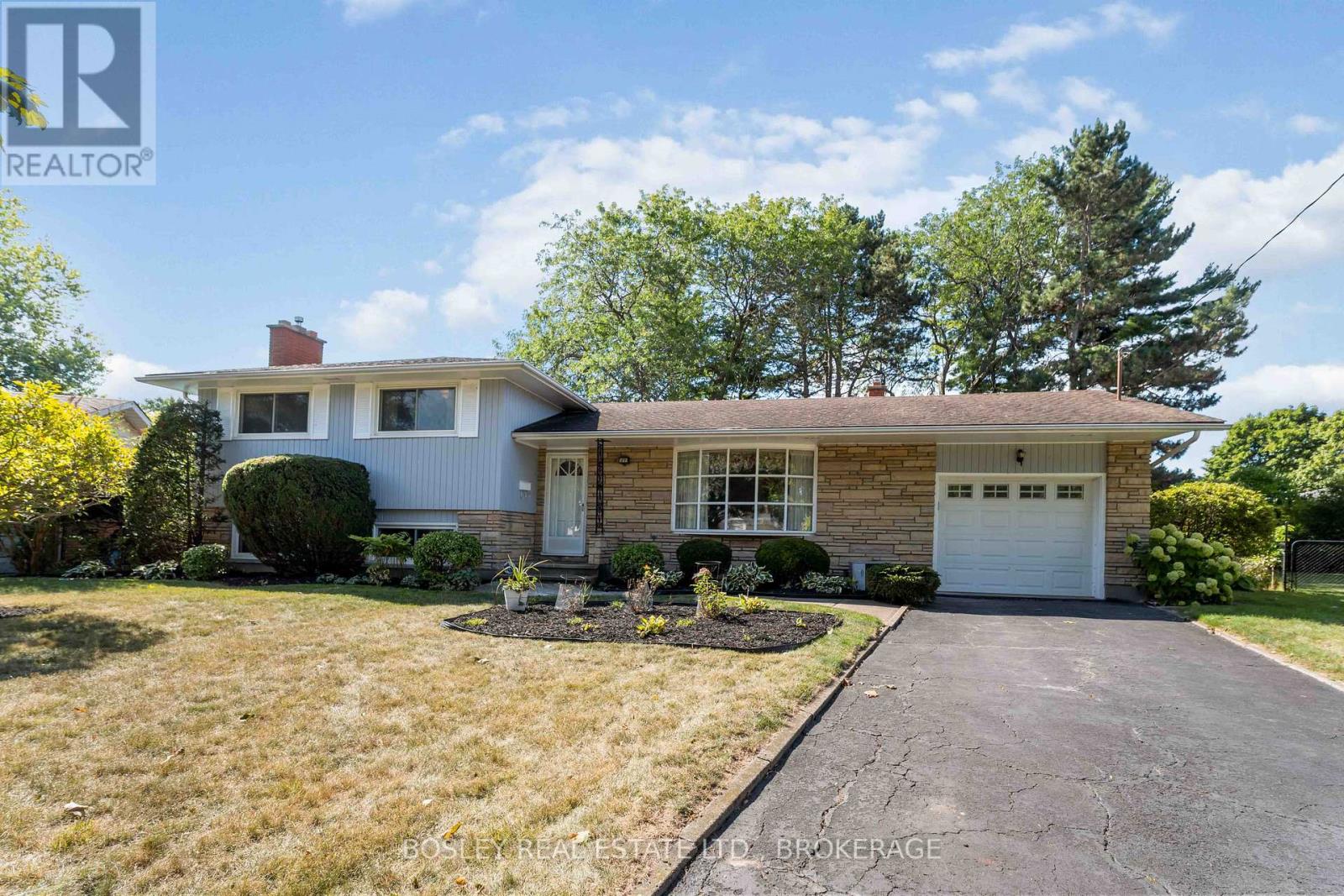 27 MEADOWLARK CRESCENT, St. Catharines, Ontario