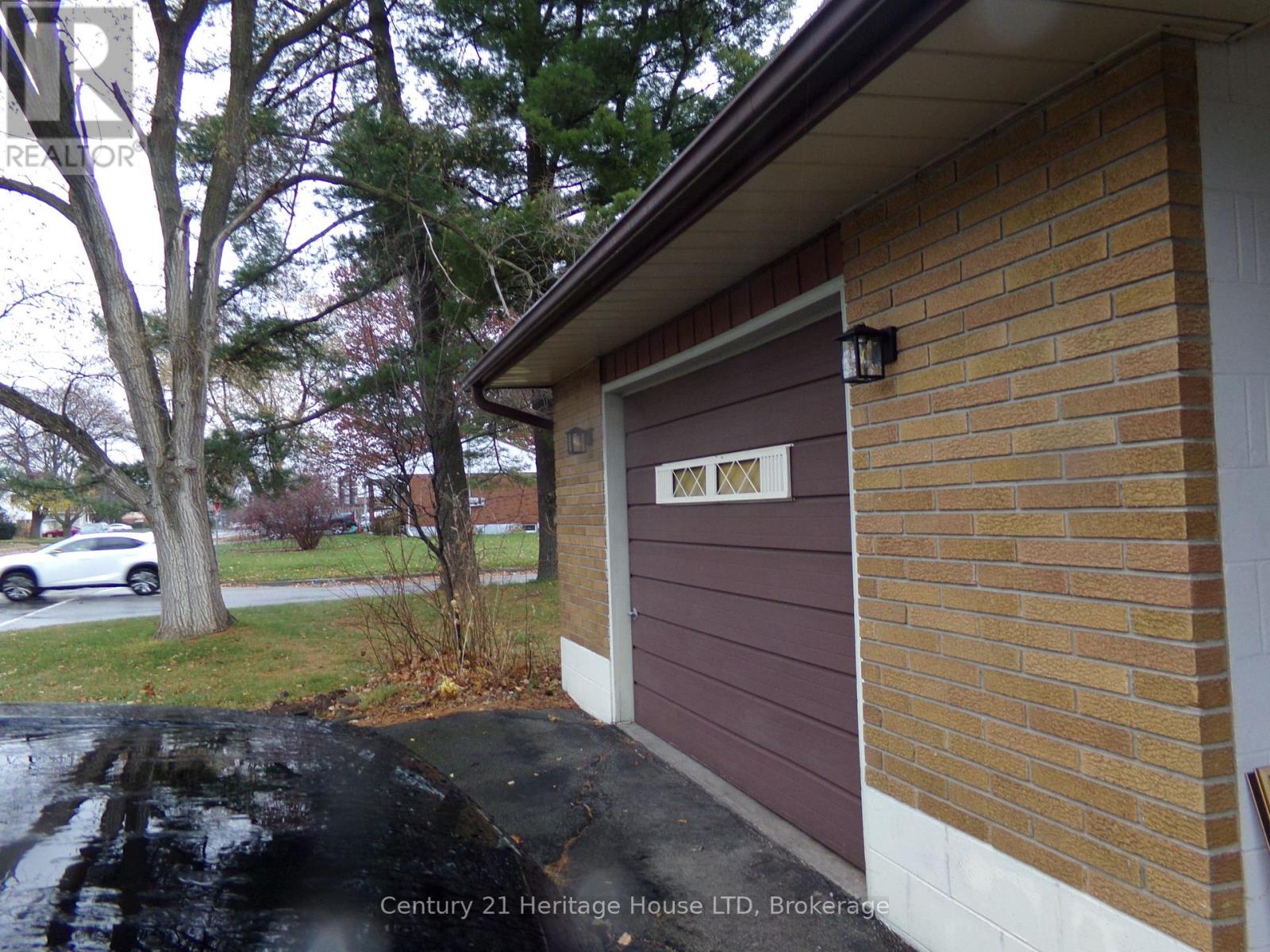 6558 Oneil Street, Niagara Falls, Ontario  L2J 1N1 - Photo 3 - X12576310