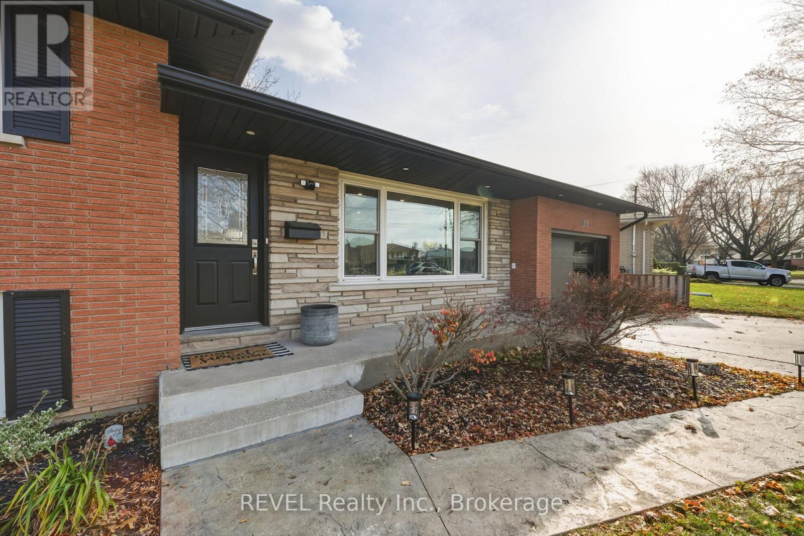 20 Bishops Road, St. Catharines, Ontario  L2M 1T9 - Photo 4 - X12577534