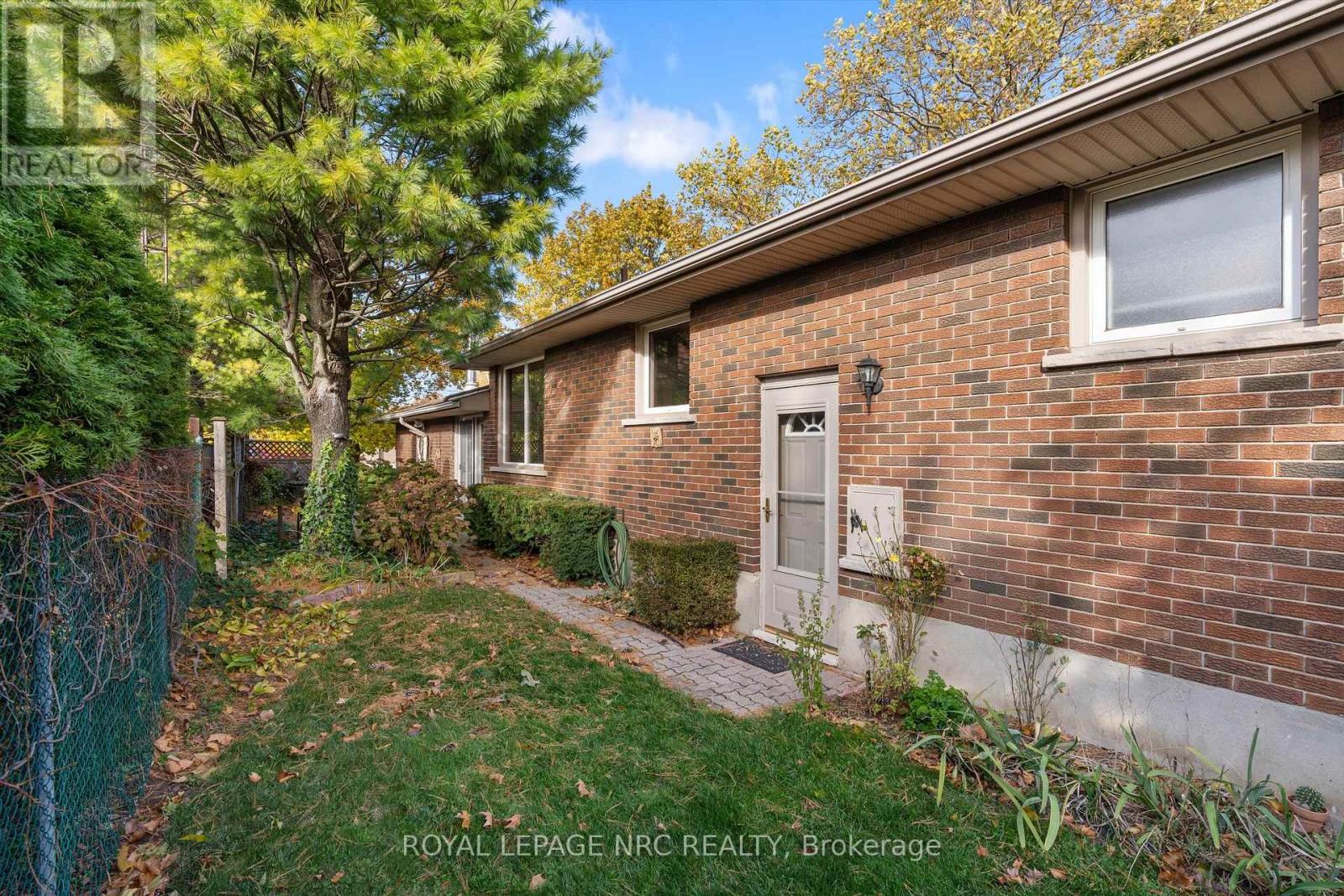 31 St Lawrence Drive, St. Catharines, Ontario  L2M 2T7 - Photo 11 - X12577608