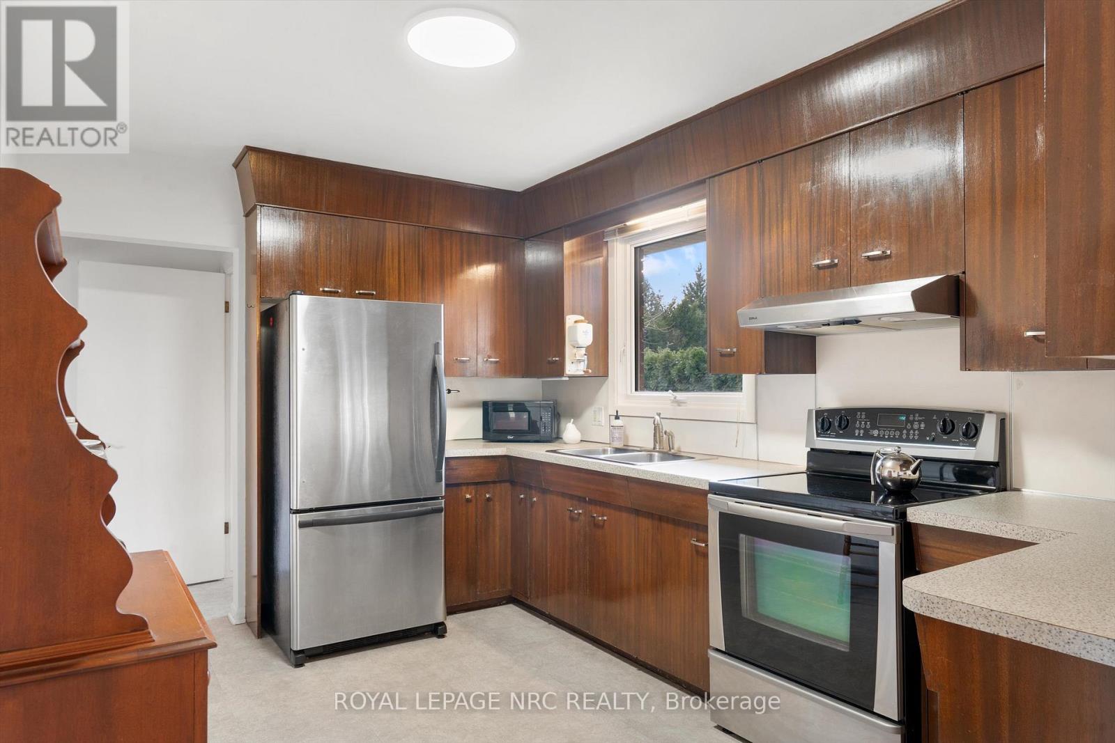 31 St Lawrence Drive, St. Catharines, Ontario  L2M 2T7 - Photo 19 - X12577608