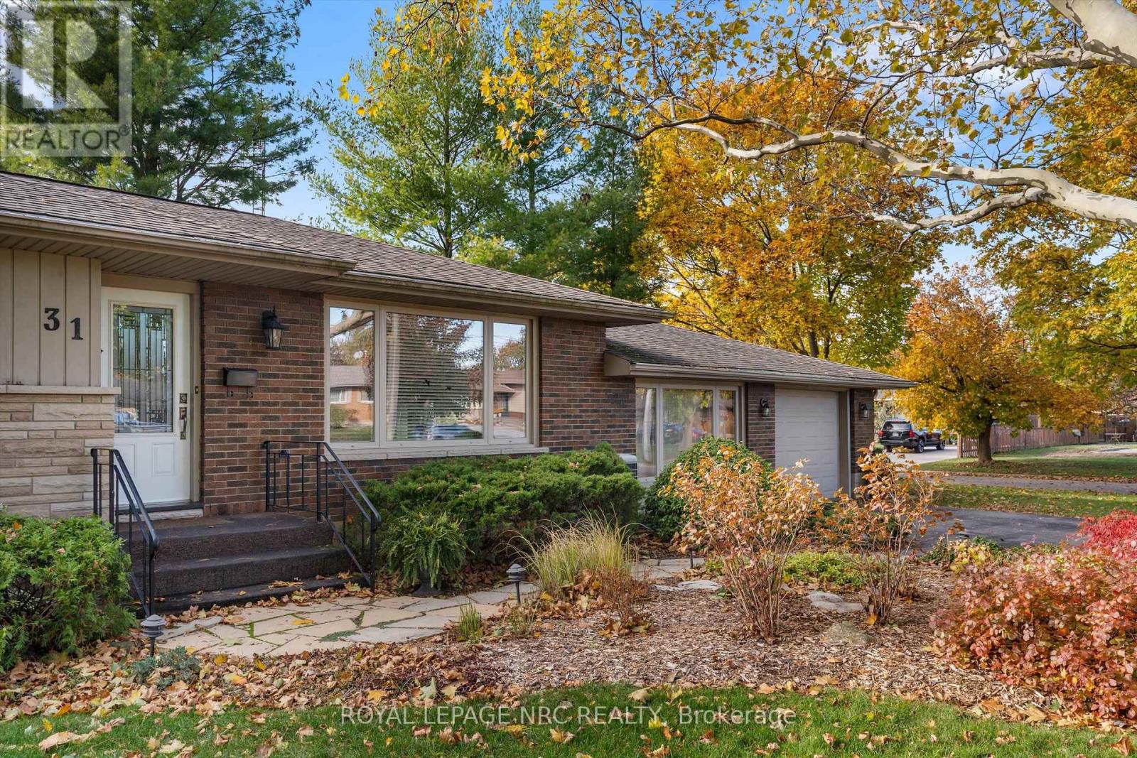 31 St Lawrence Drive, St. Catharines, Ontario  L2M 2T7 - Photo 3 - X12577608