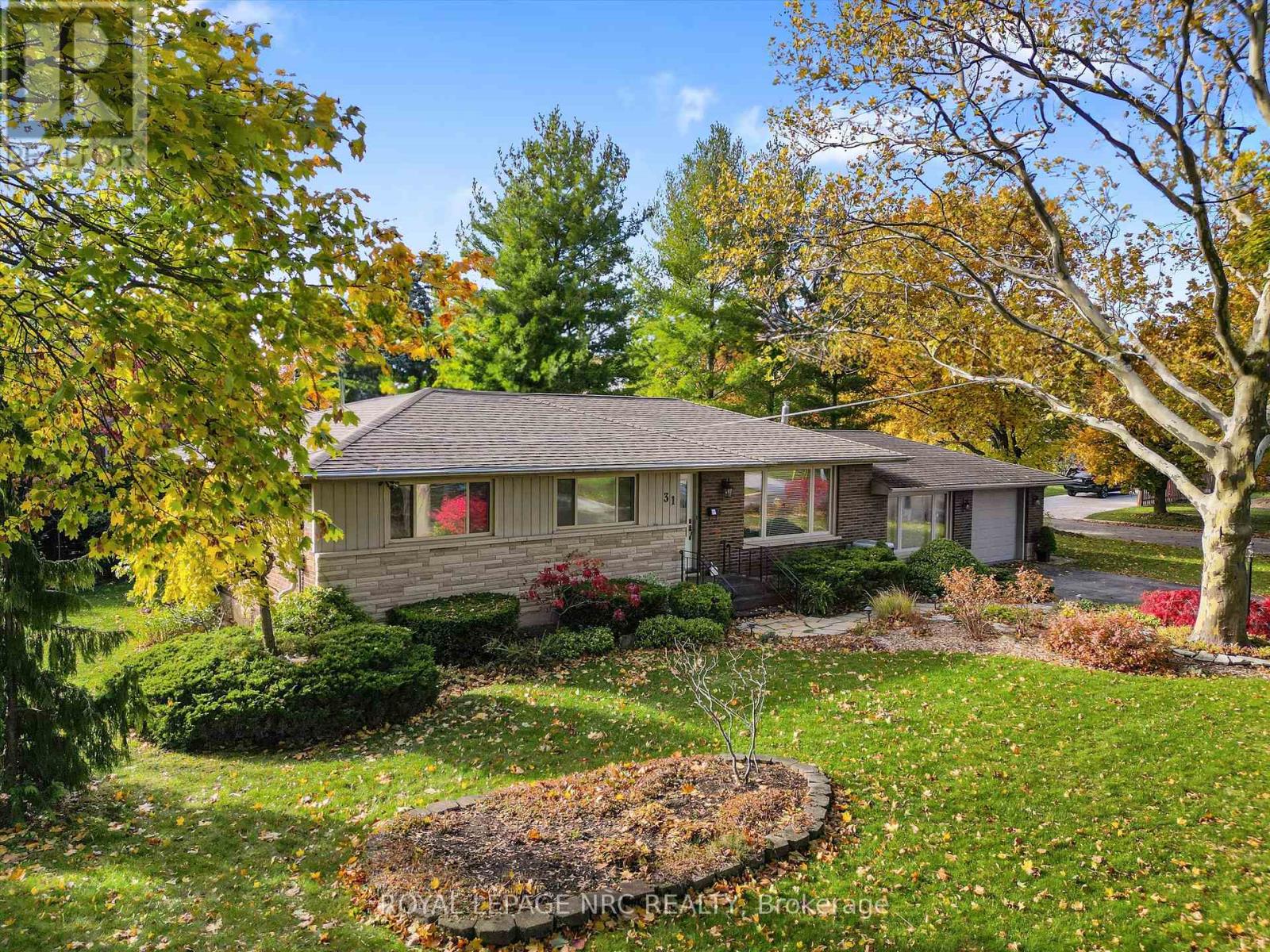 31 St Lawrence Drive, St. Catharines, Ontario  L2M 2T7 - Photo 5 - X12577608