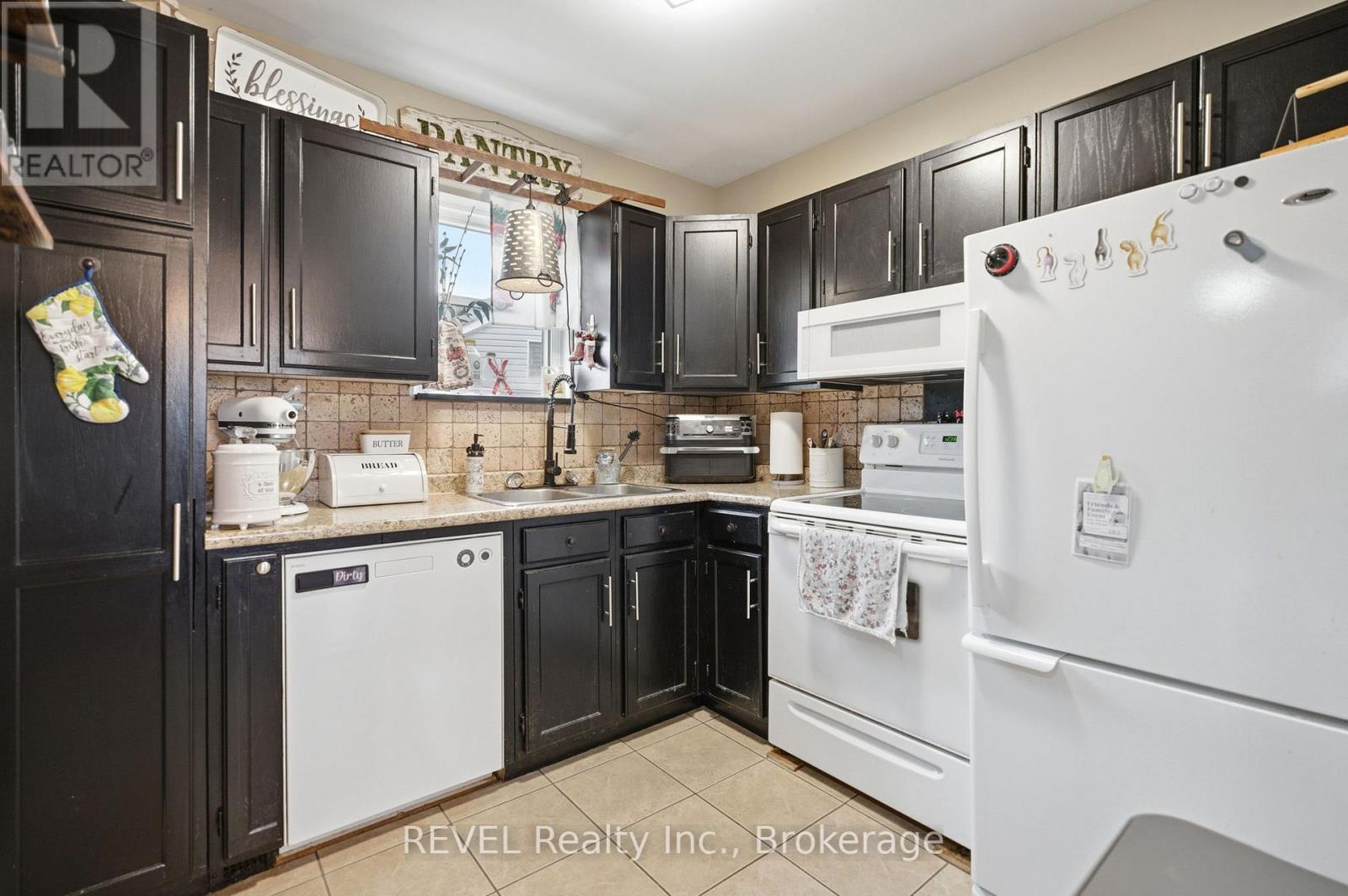 11 Facer Street, St. Catharines, Ontario  L2M 5H1 - Photo 11 - X12582628