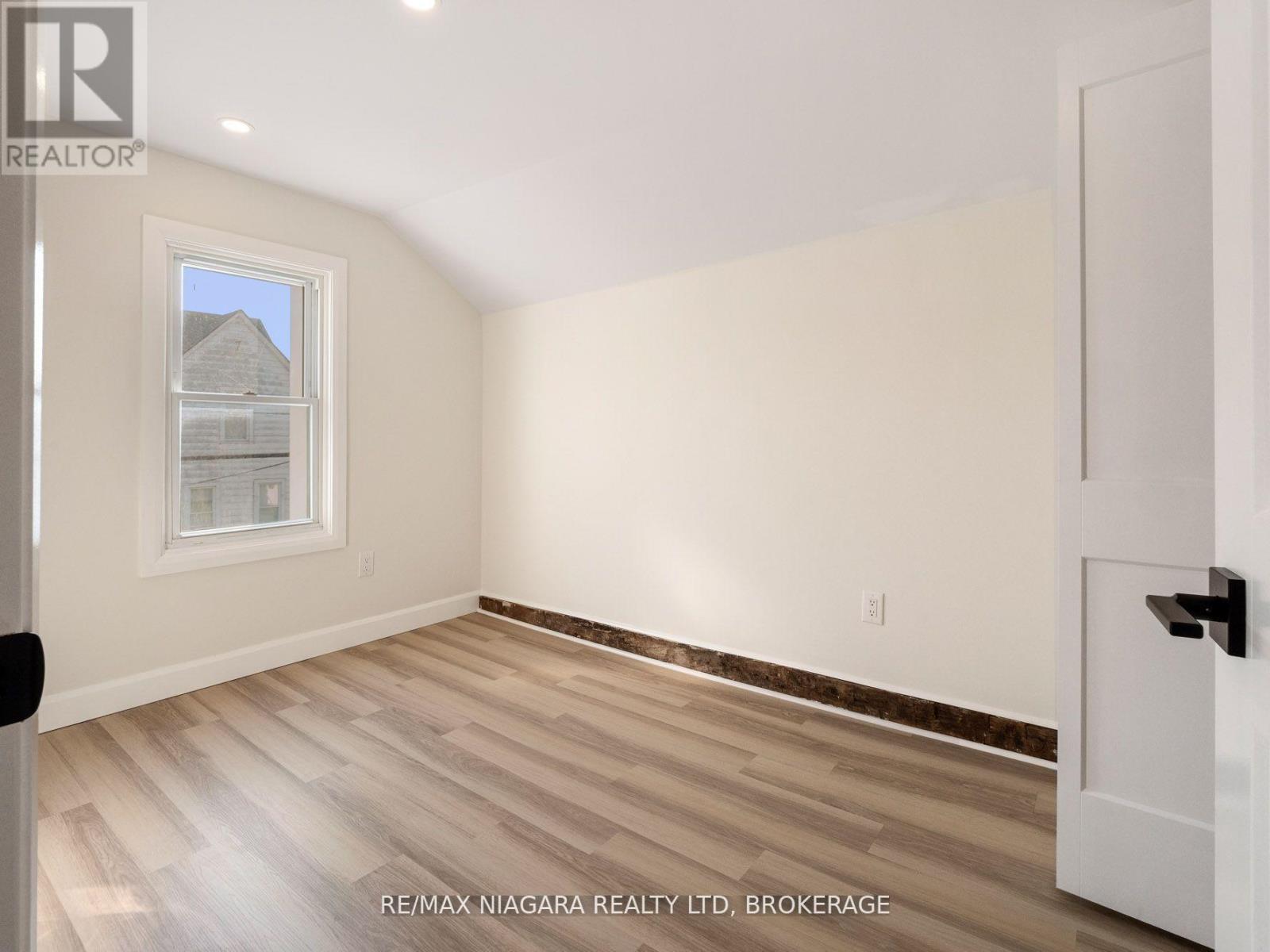 Unit #2 - 132 Waterloo Street, Fort Erie, Ontario  L2A 3K2 - Photo 10 - X12589770