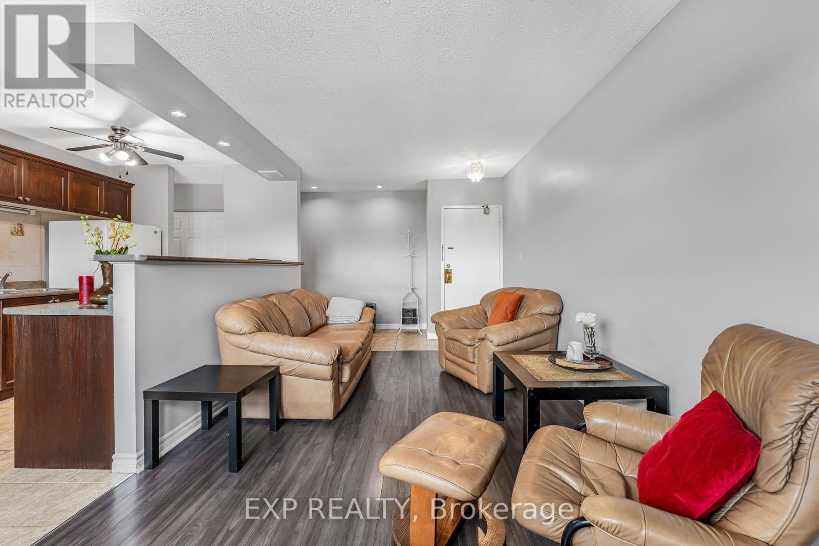 301 - 264 Oakdale Avenue, St. Catharines, Ontario  L2P 2K4 - Photo 5 - X12593198