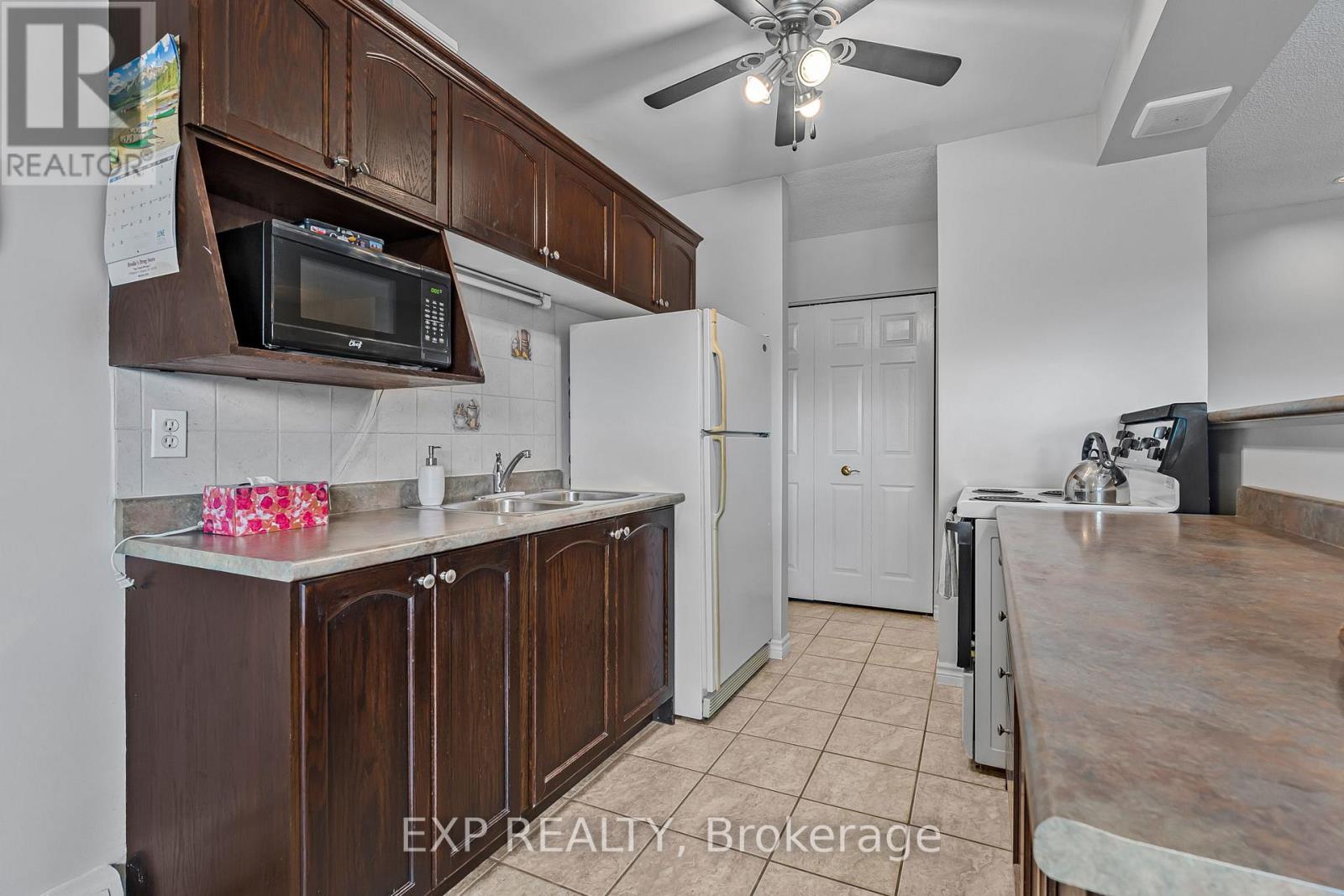 301 - 264 Oakdale Avenue, St. Catharines, Ontario  L2P 2K4 - Photo 7 - X12593198