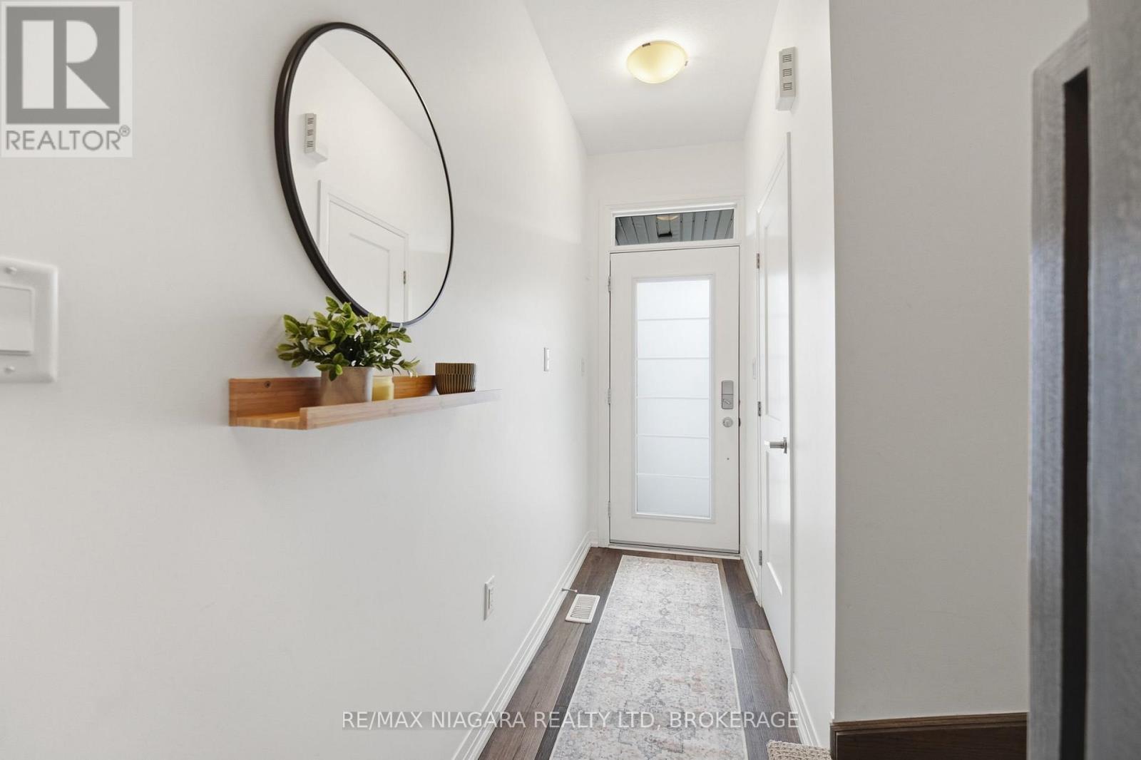 4004 Crown Street, Lincoln, Ontario  L3J 0S6 - Photo 2 - X12595642