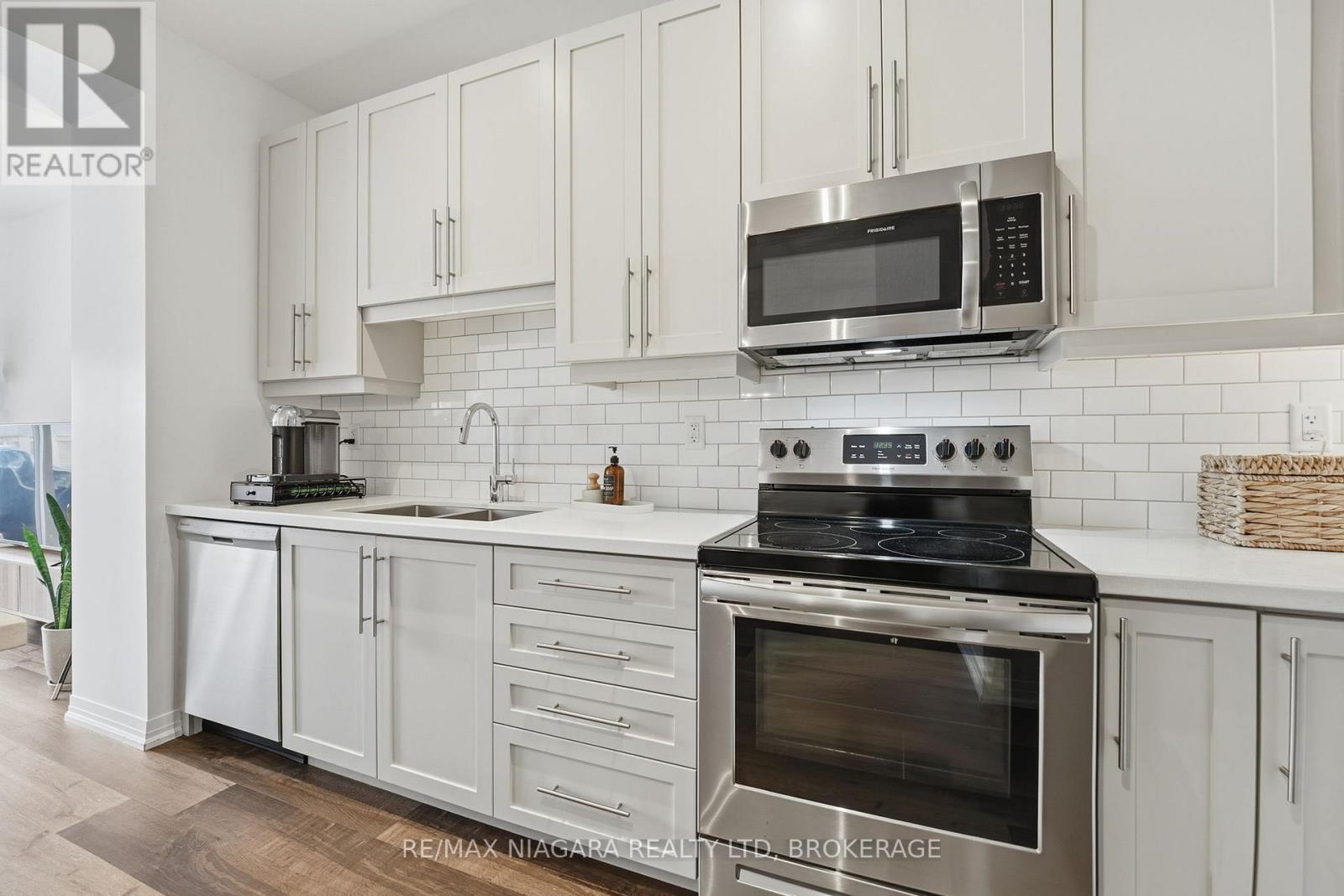 4004 Crown Street, Lincoln, Ontario  L3J 0S6 - Photo 8 - X12595642