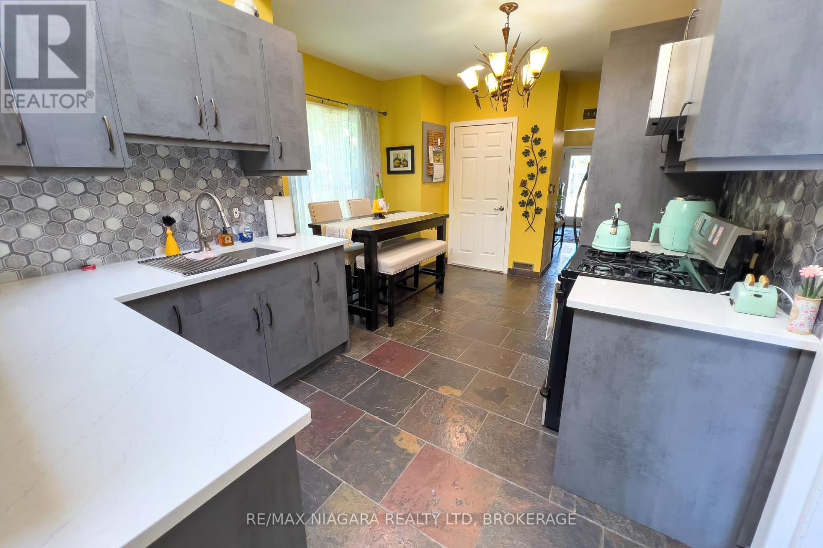 5791 Emery Street, Niagara Falls, Ontario  L2G 1L8 - Photo 12 - X12615520