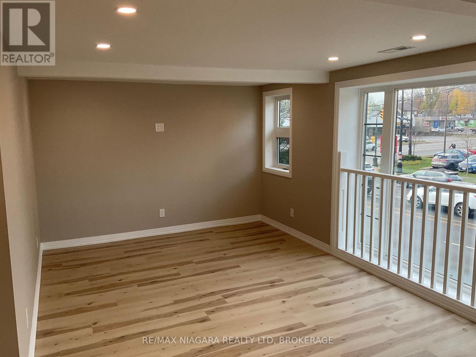 3976 Portage Road, Niagara Falls, Ontario  L2J 2K9 - Photo 4 - X12615590