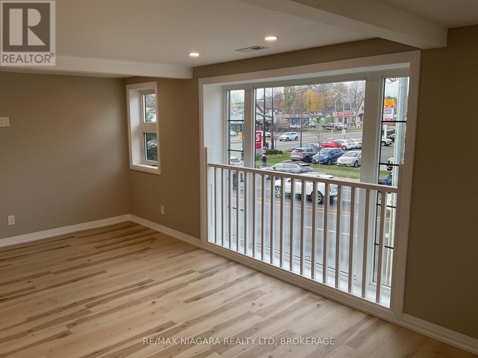 3976 Portage Road, Niagara Falls, Ontario  L2J 2K9 - Photo 5 - X12615590