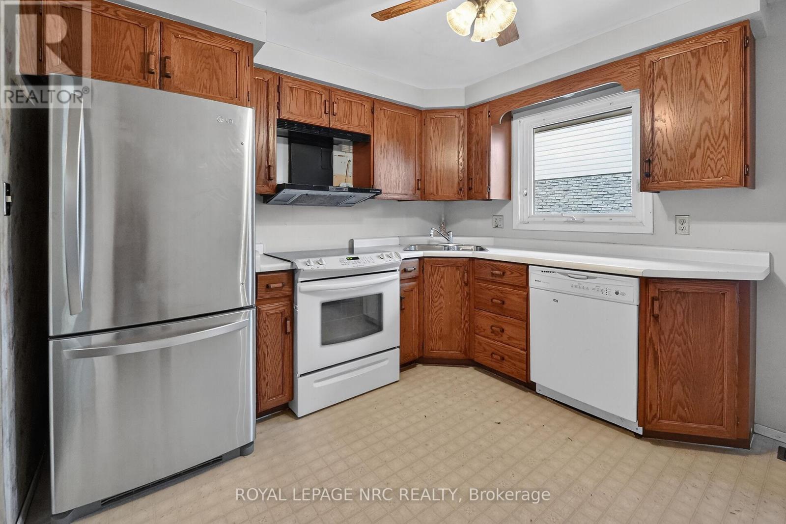 17 Elma Street, St. Catharines, Ontario  L2N 6Z3 - Photo 10 - X12628452