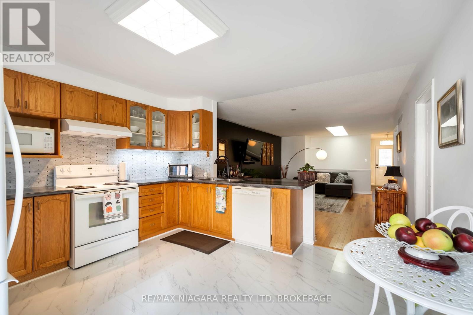 14 - 165 Main Street E, Grimsby, Ontario  L3M 1P2 - Photo 15 - X12631806